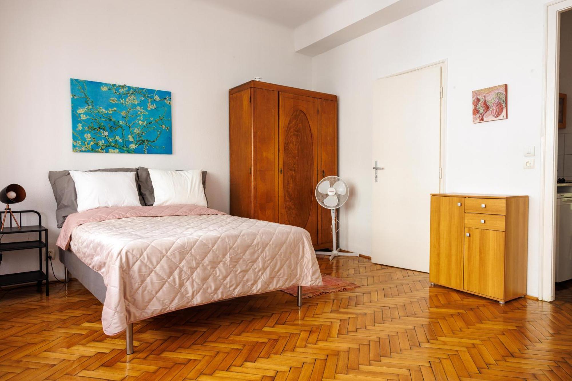 Apartamento With Terrace In Heart Of The *